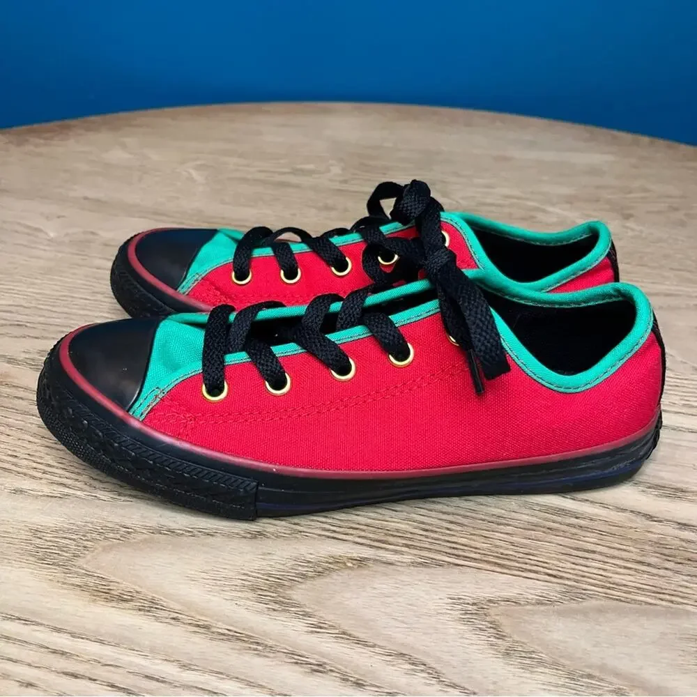 NWOT Converse Kid’s Chuck Taylor All Star Low Sneakers Green Red Black Size 2